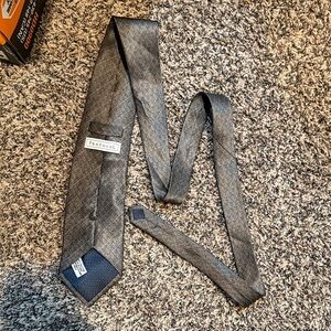 Protocol Slim Gray Patterned Men's Silk Tie